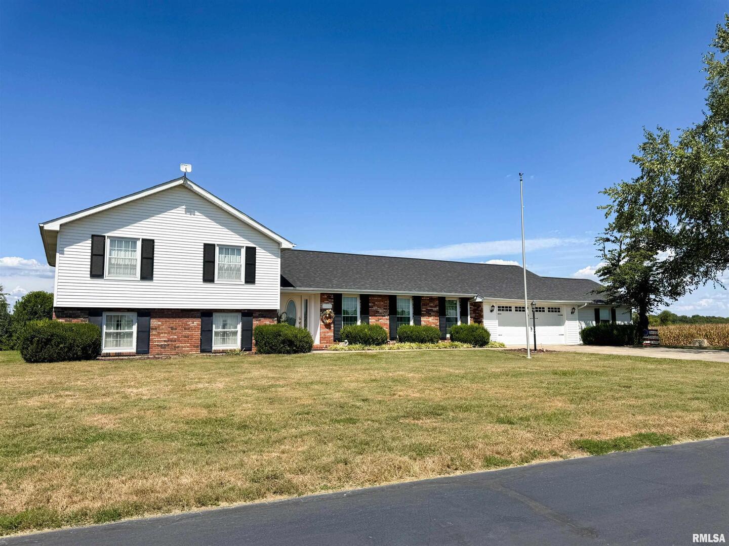 2885 State Route 146 Anna, IL 62906 - Photo 2 of 46 a front view of a house with a yard