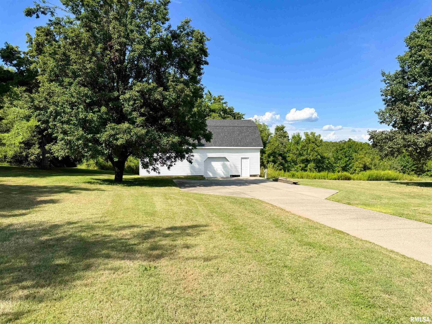 2885 State Route 146 Anna, IL 62906 - Photo 22 of 46 a view of a swimming pool and a yard