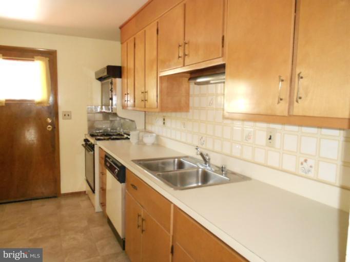 418 Bathurst Road Baltimore, MD 21228 - Photo 1 of 28 Kitchen
