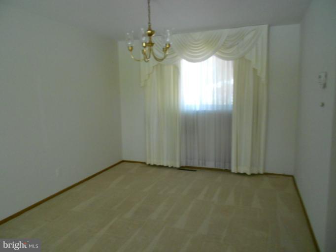 418 Bathurst Road Baltimore, MD 21228 - Photo 2 of 28 Dining Room