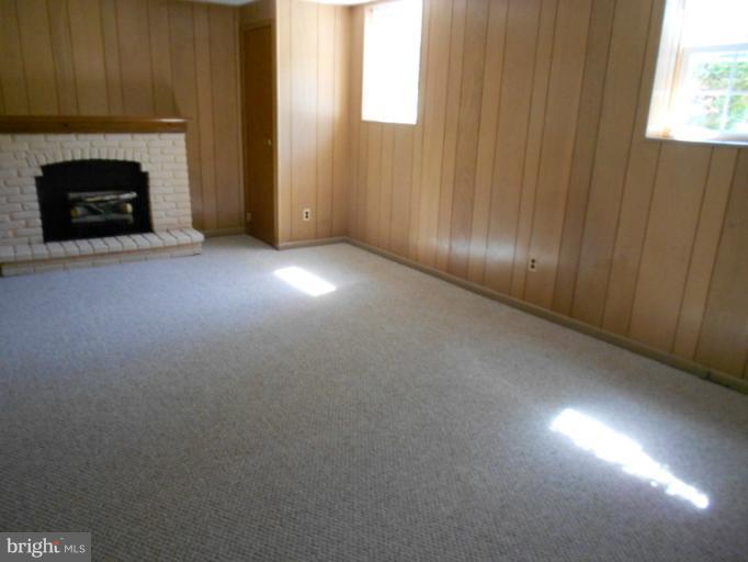 418 Bathurst Road Baltimore, MD 21228 - Photo 23 of 28 Family Room