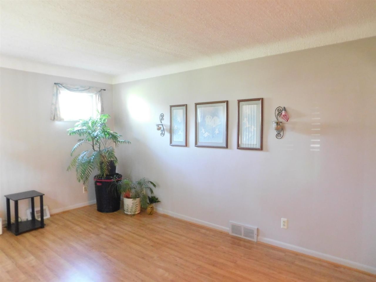 11077 North Pearson Road Utica, MI 48315 - Photo 7 of 22 Dining Room