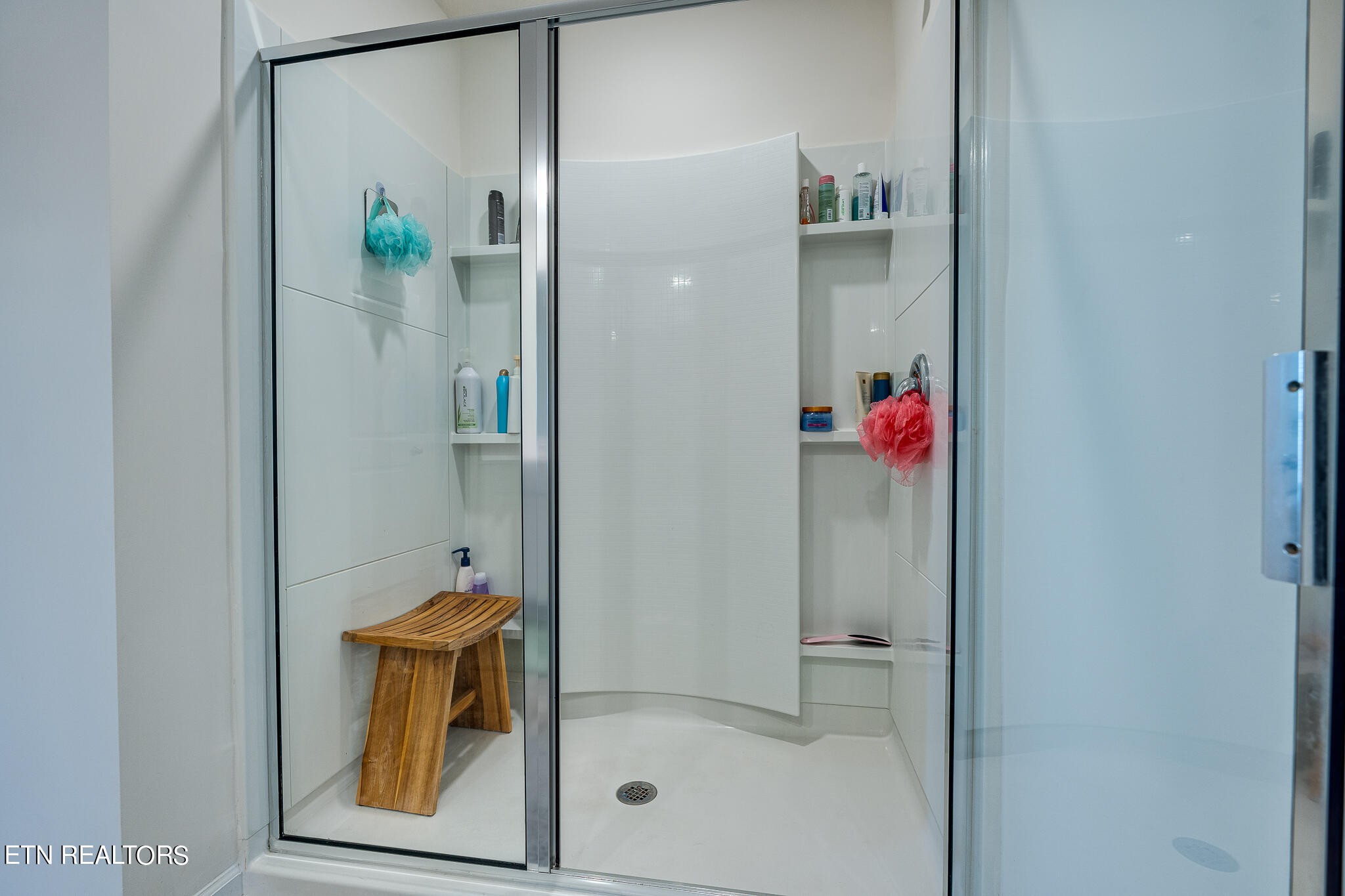 1117 Beacon Road Sevierville, TN 37876 - Photo 34 of 55 a bathroom with a shower