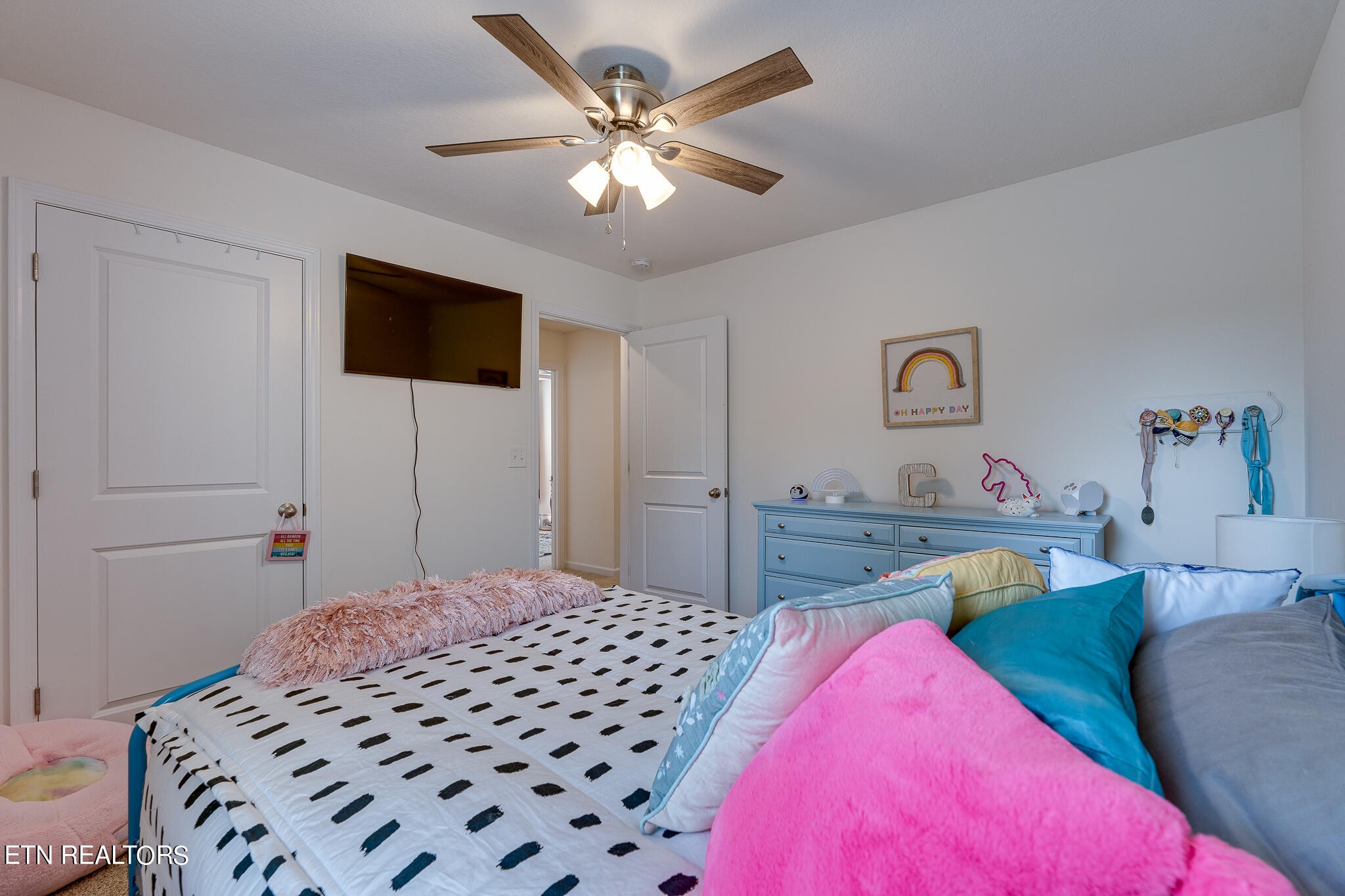 1117 Beacon Road Sevierville, TN 37876 - Photo 36 of 55 a bedroom with a bed and a chandelier