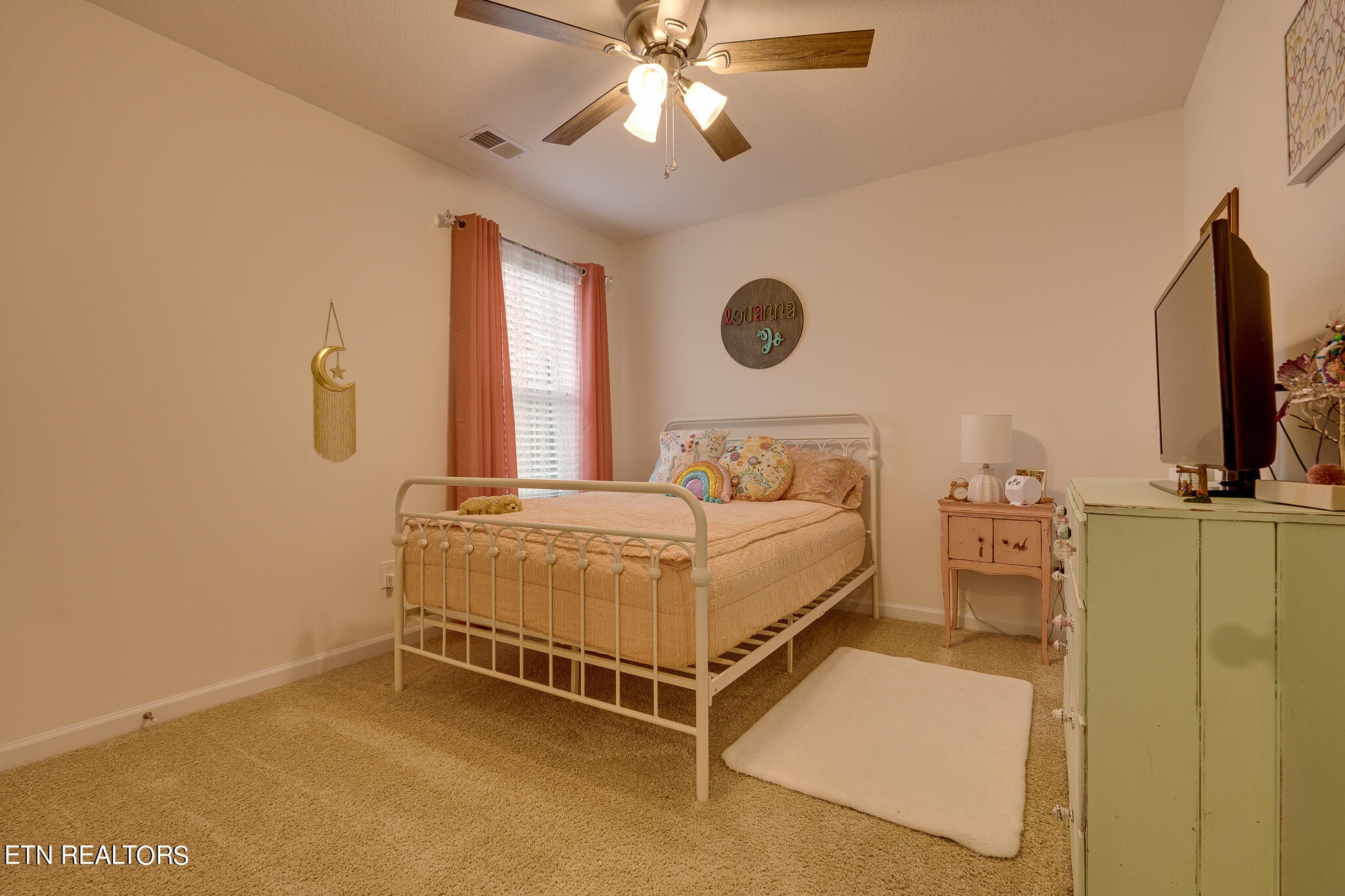 1117 Beacon Road Sevierville, TN 37876 - Photo 41 of 55 a bedroom with a bed and a chandelier