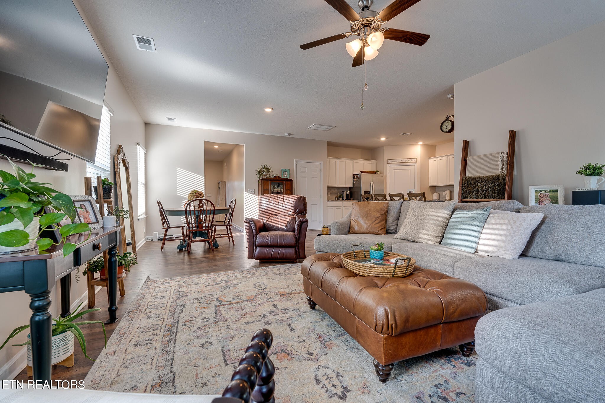 1117 Beacon Road Sevierville, TN 37876 - Photo 8 of 55 a living room with furniture and a chandelier
