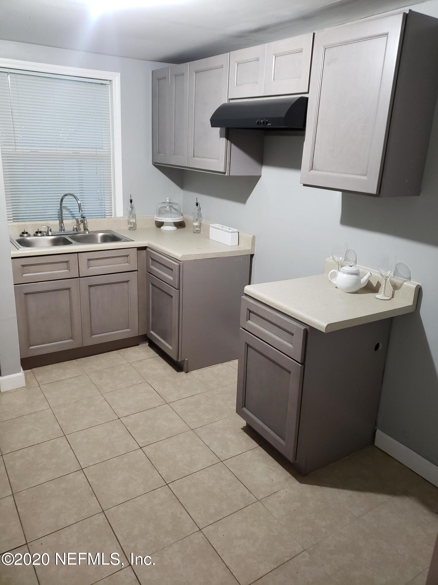 9806 Buncome Road Jacksonville, FL 32246 - Photo 6 of 10 Kitchen2