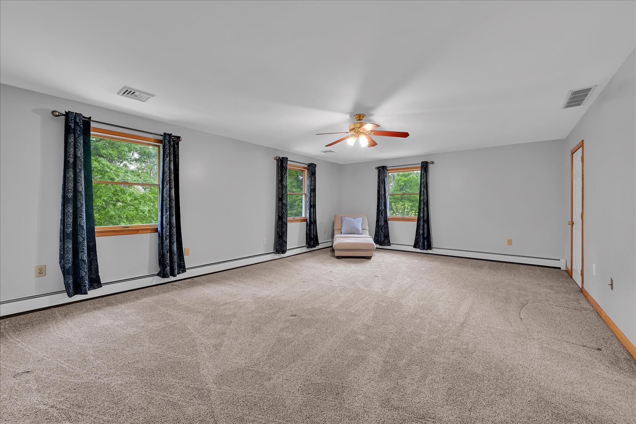 5220 Oley Turnpike Road Reading, PA 19606 - Photo 50 of 85 Upper level Extra large bedroom w/en-suite bath