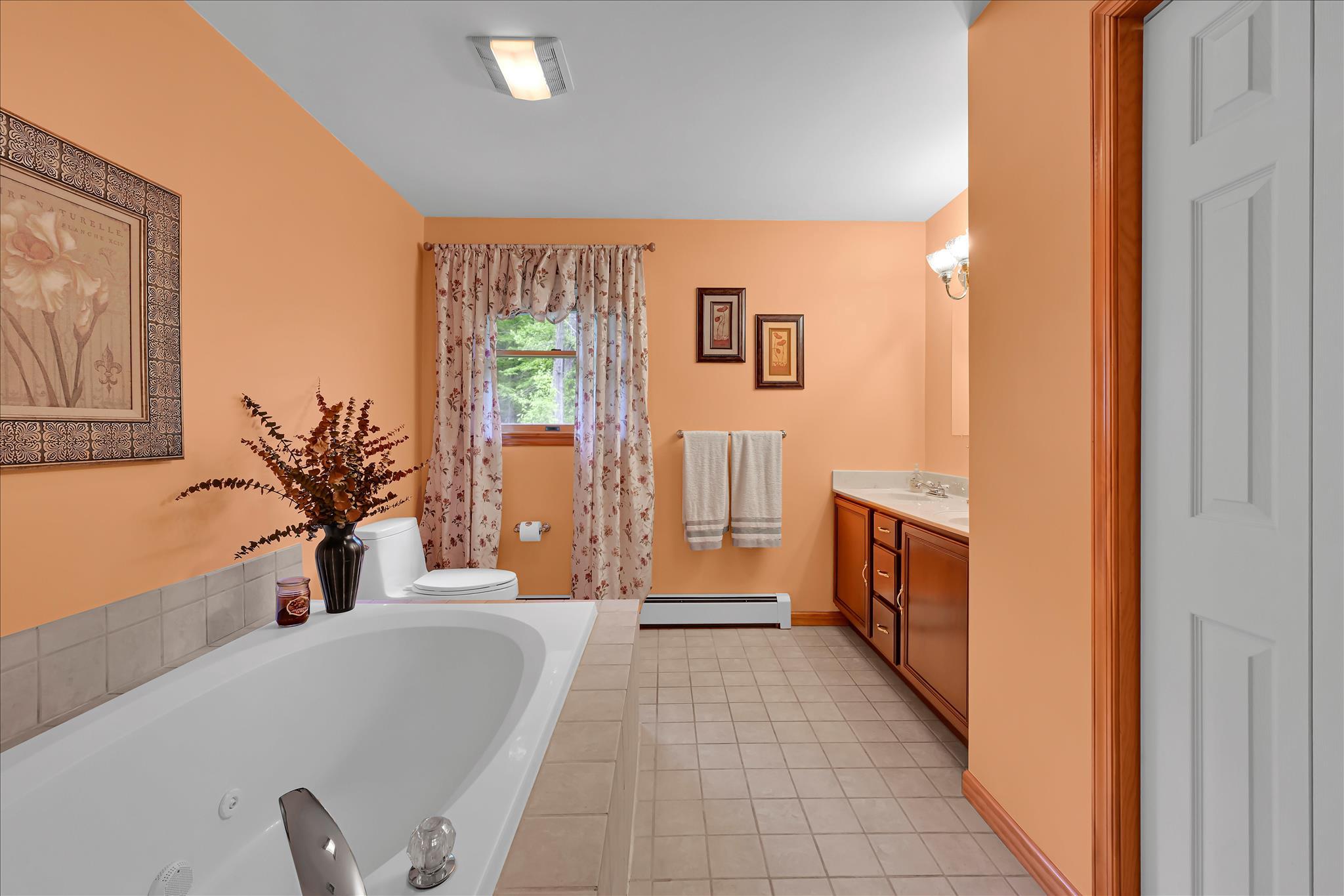 5220 Oley Turnpike Road Reading, PA 19606 - Photo 56 of 85 En-suite bath