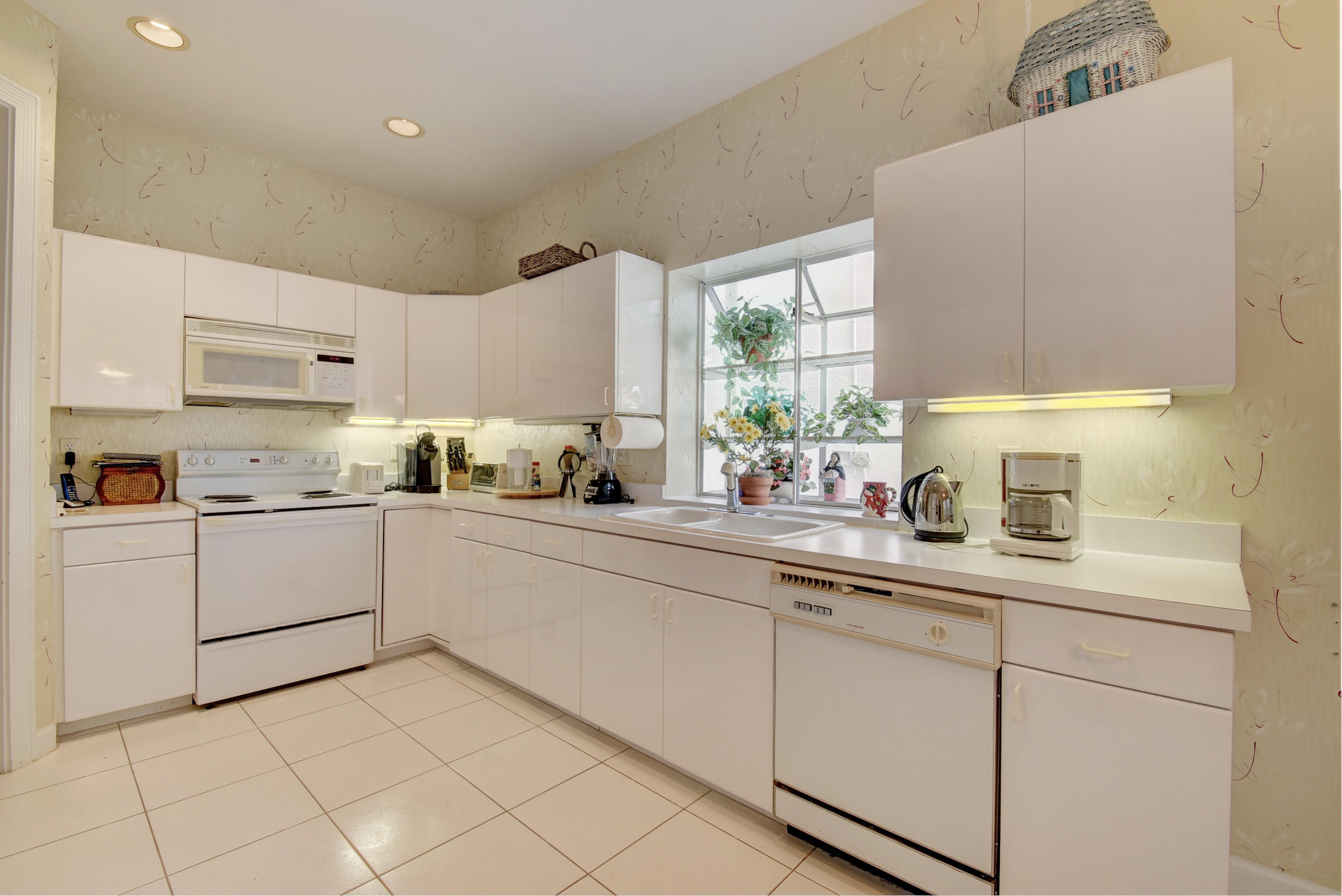 5835 Northwest 42nd Terrace Boca Raton, FL 33496 - Photo 10 of 24 Kitchen - 2