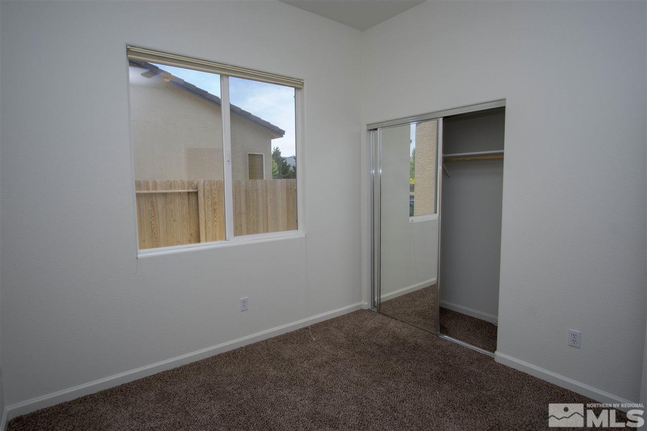 10598 Eagle Falls Way Reno, NV 89521 - Photo 11 of 17 an empty room that has a mirror in it