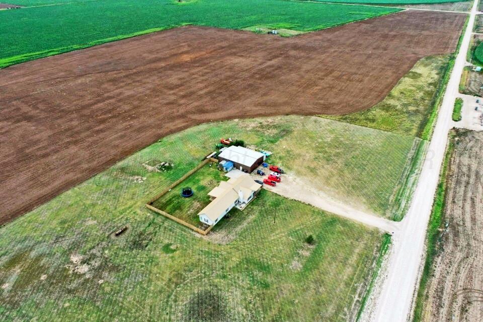 14155 County Road 7 Perryton, TX 79070 - Photo 24 of 25 a view of a yard with plants