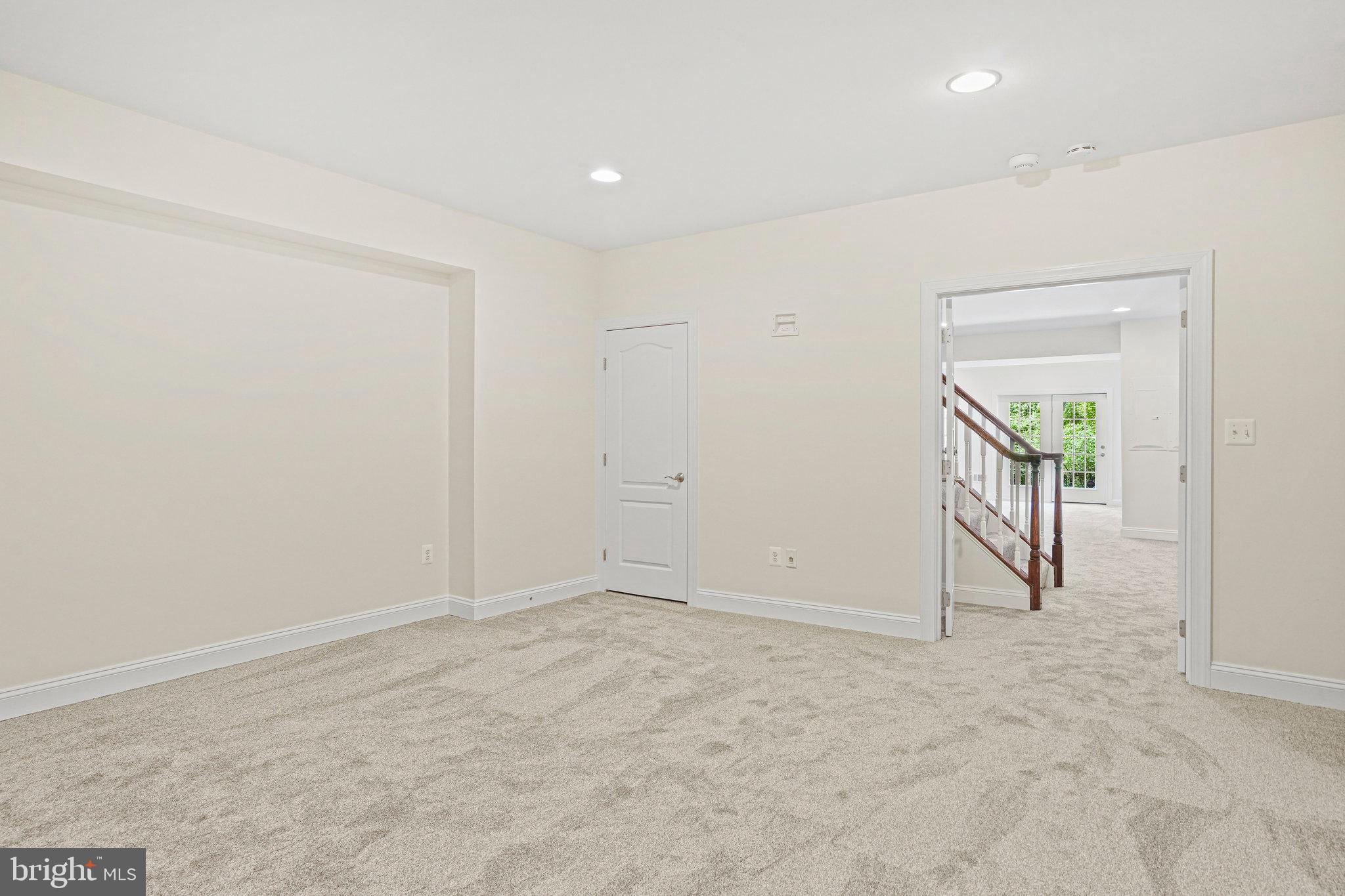 13551 Triadelphia Mill Road Clarksville, MD 21029 - Photo 56 of 74 an empty room with mirror and closet