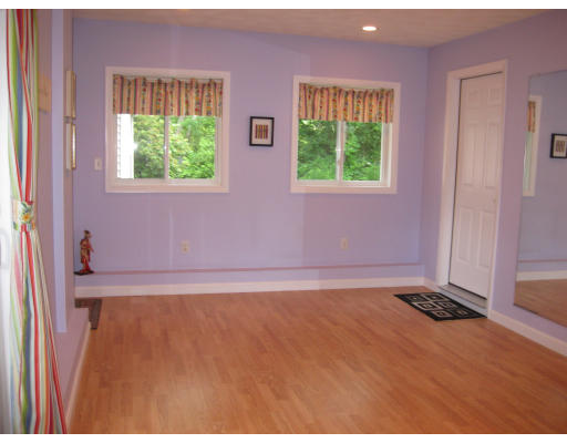 10 Hartshorne Road Wakefield, MA 01880 - Photo 5 of 7 Gallery Image 5