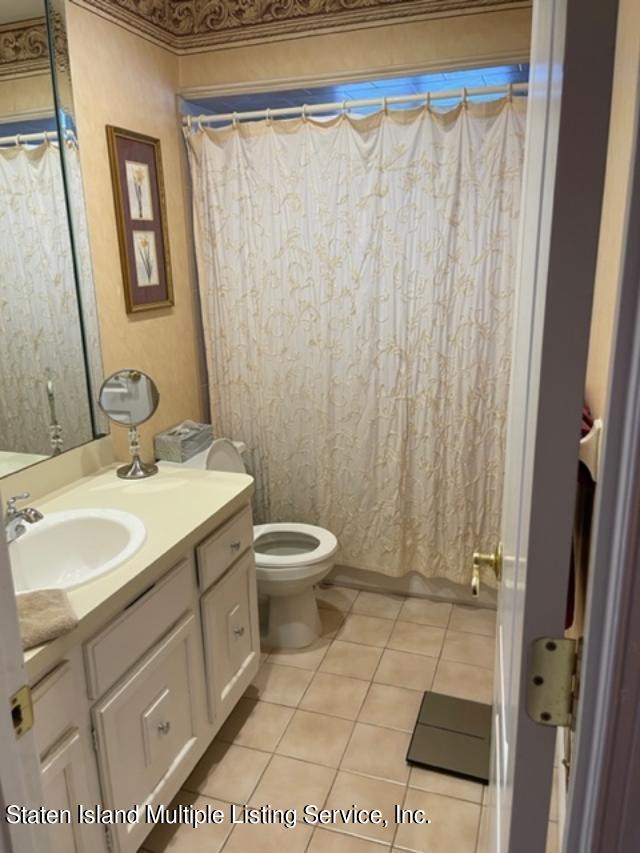 64 Victoria Road Staten Island, NY 10312 - Photo 10 of 12 64 Victoria Road Bath2