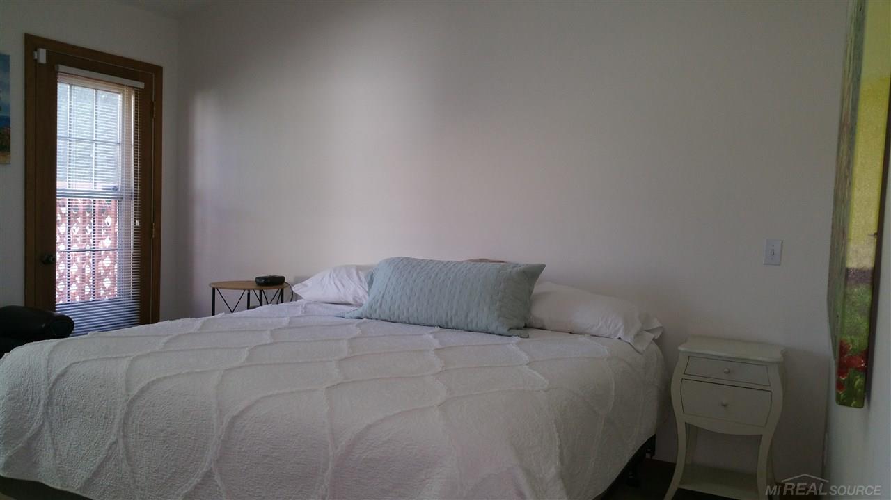 462 East South Boulevard Rochester, MI 48307 - Photo 23 of 64