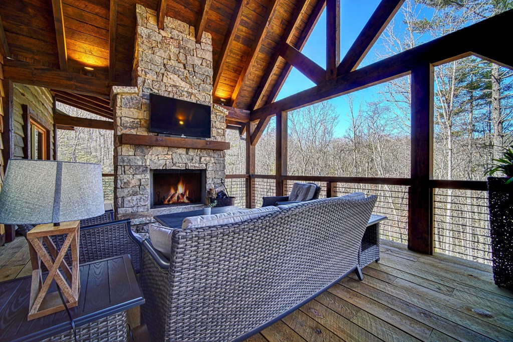 111 Price Circle Blue Ridge, GA 30513 - Photo 12 of 66