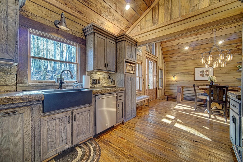 111 Price Circle Blue Ridge, GA 30513 - Photo 15 of 66