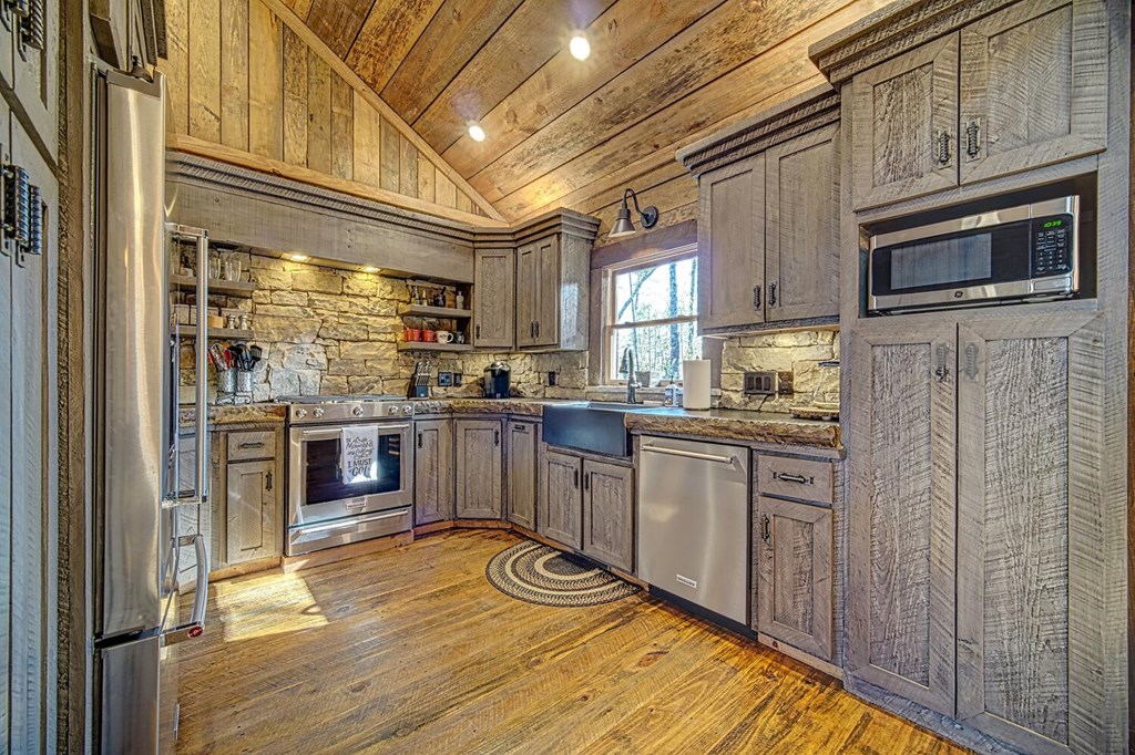 111 Price Circle Blue Ridge, GA 30513 - Photo 29 of 66