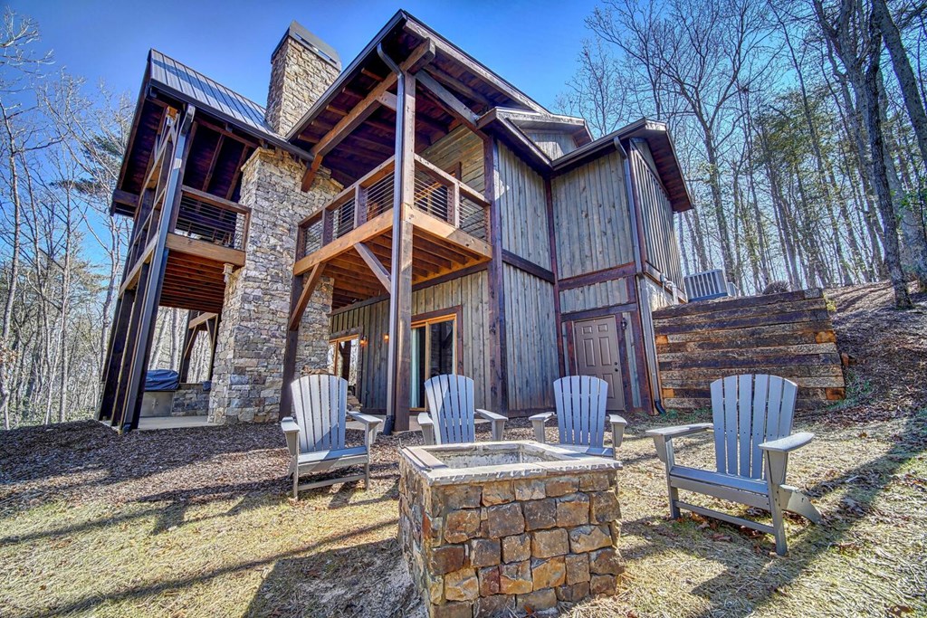 111 Price Circle Blue Ridge, GA 30513 - Photo 3 of 66