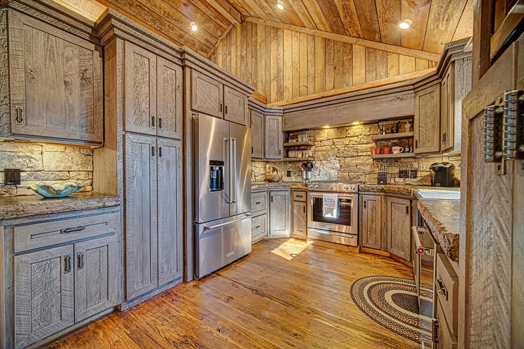 111 Price Circle Blue Ridge, GA 30513 - Photo 4 of 66