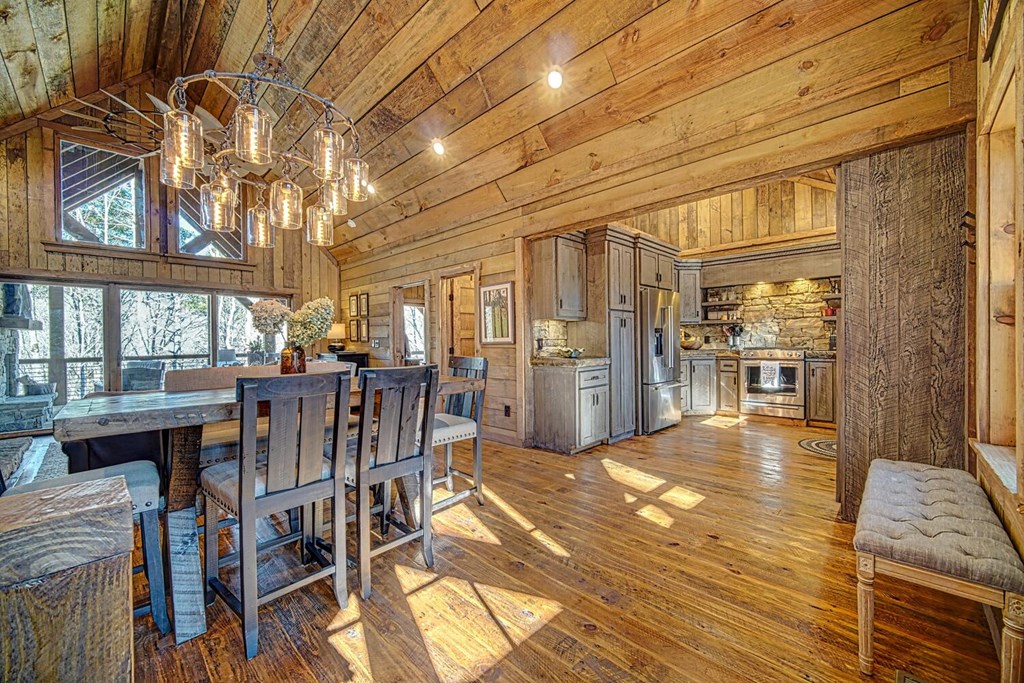 111 Price Circle Blue Ridge, GA 30513 - Photo 5 of 66