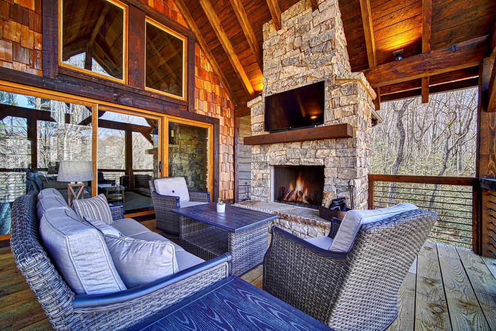 111 Price Circle Blue Ridge, GA 30513 - Photo 9 of 66