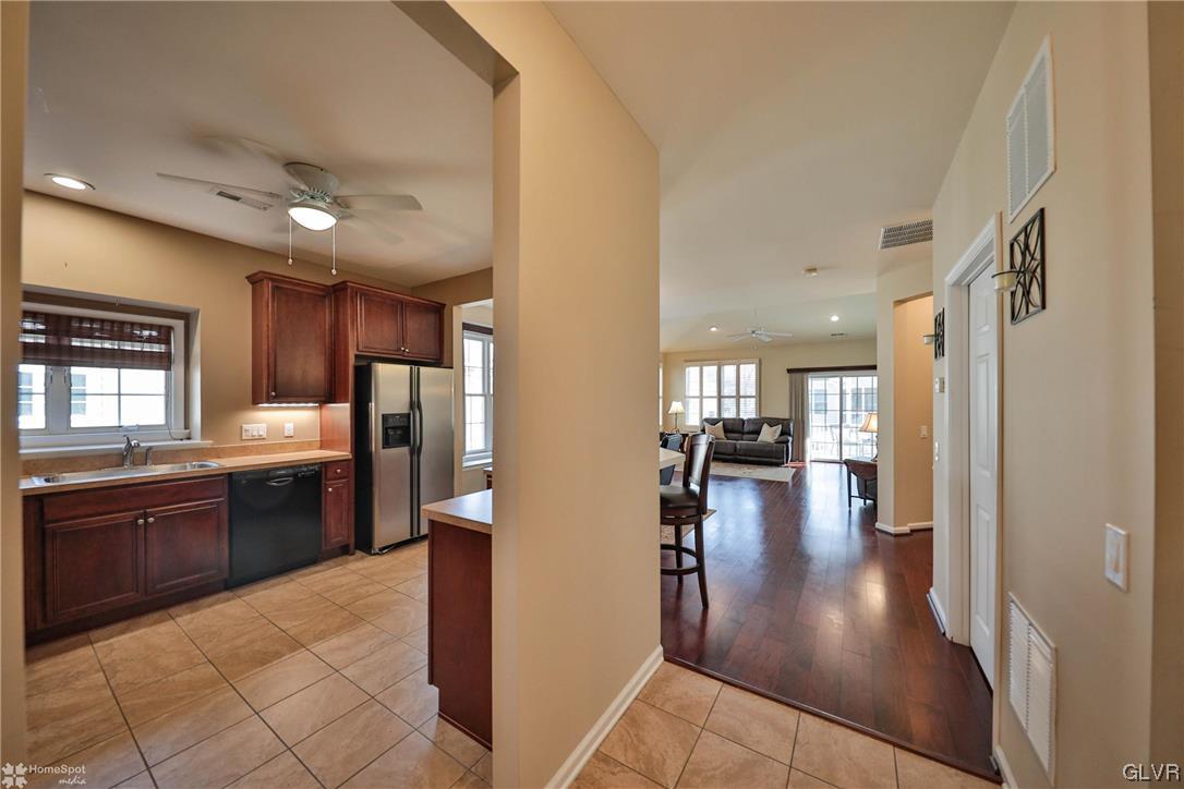 5423 Congress Way Bethlehem, PA 18017 - Photo 12 of 47