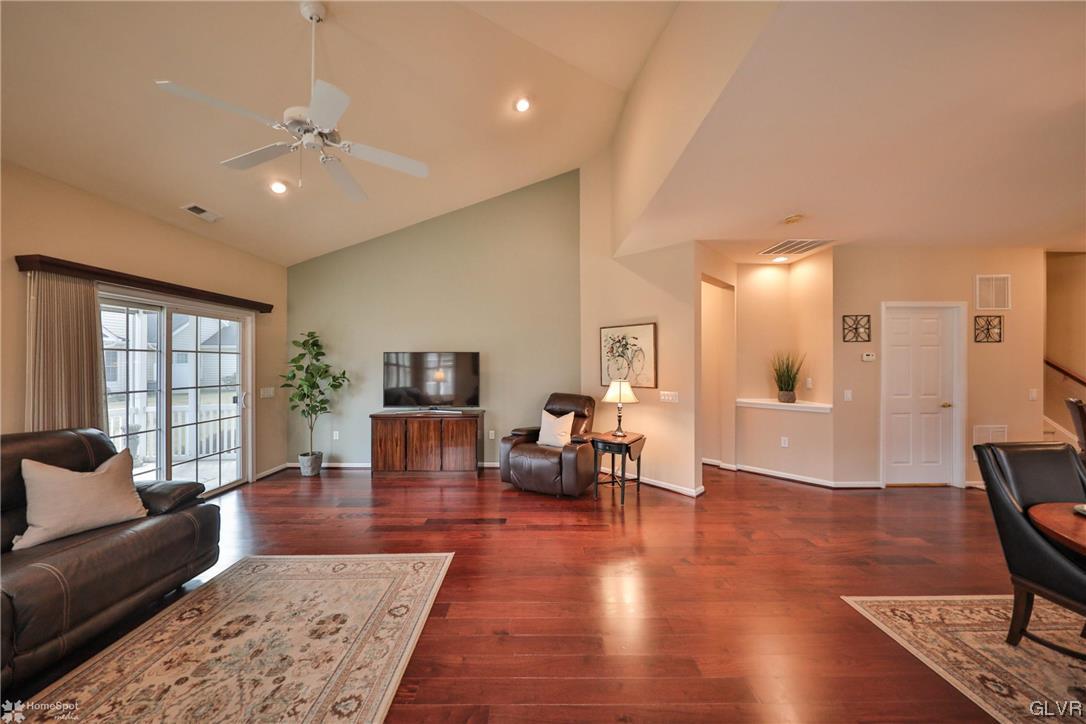 5423 Congress Way Bethlehem, PA 18017 - Photo 2 of 47