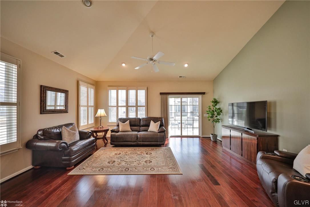 5423 Congress Way Bethlehem, PA 18017 - Photo 4 of 47