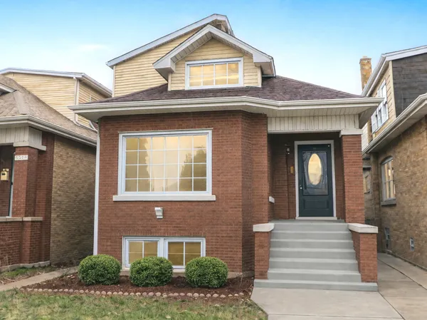 $649,900 | 5529 West Cornelia Avenue, Chicago, IL 60641