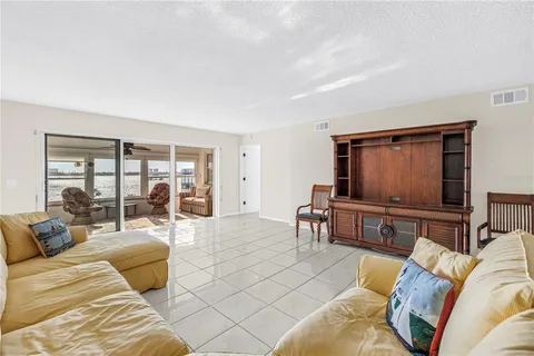 $475,000 | 1868 Shore Drive South, Unit 514, South Pasadena, FL 33707