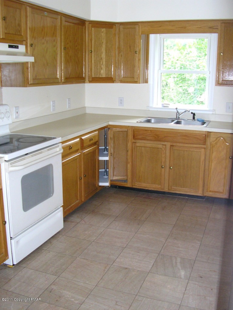 7291 Lake Road Tobyhanna, PA 18466 - Photo 4 of 10 KITCHEN VIEW