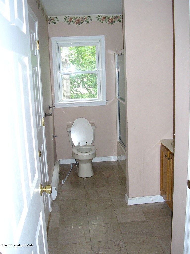 7291 Lake Road Tobyhanna, PA 18466 - Photo 6 of 10 BATH ROOM VIEW