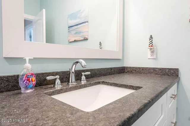 $2,350 | 512 West St George Street, Unit A, Southport, NC 28461