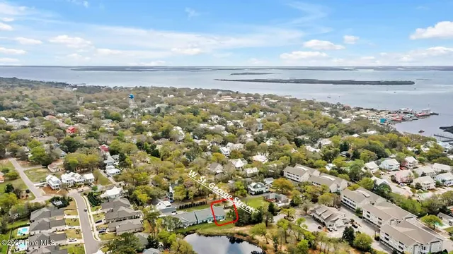 $2,350 | 512 West St George Street, Unit A, Southport, NC 28461