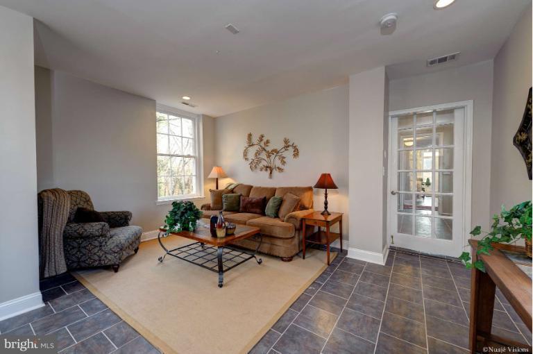 2304 Hillhouse Road Baltimore, MD 21207 - Photo 12 of 30 Family Room