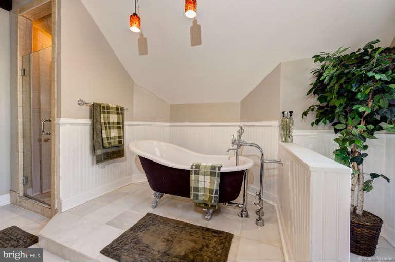 2304 Hillhouse Road Baltimore, MD 21207 - Photo 23 of 30 Bath with clawfoot tub