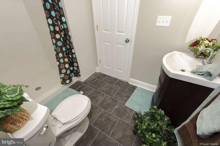 2304 Hillhouse Road Baltimore, MD 21207 - Photo 26 of 30 Bath