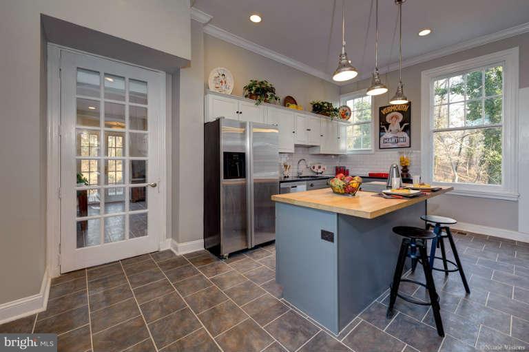 2304 Hillhouse Road Baltimore, MD 21207 - Photo 10 of 30 Kitchen