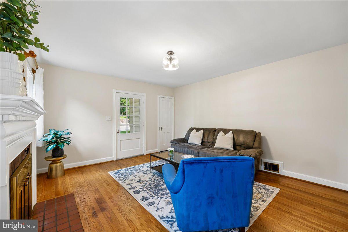 10404 Amherst Avenue Silver Spring, MD 20902 - Photo 8 of 49