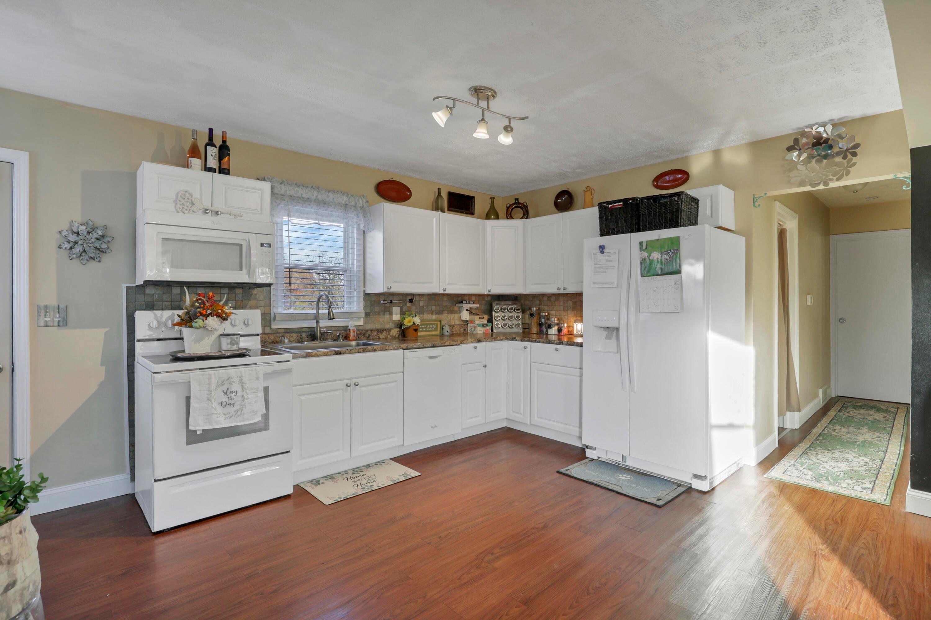380 Cedar Heights Road Circleville, OH 43113 - Photo 11 of 26 open concept