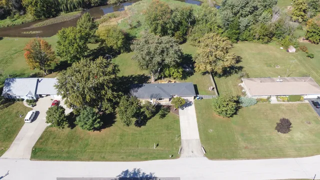 $425,000 | 19 Brookside Lane, Bristol, IL 60512
