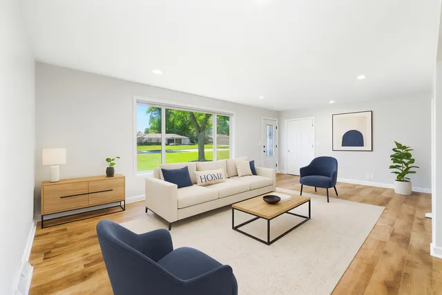 $425,000 | 19 Brookside Lane, Bristol, IL 60512