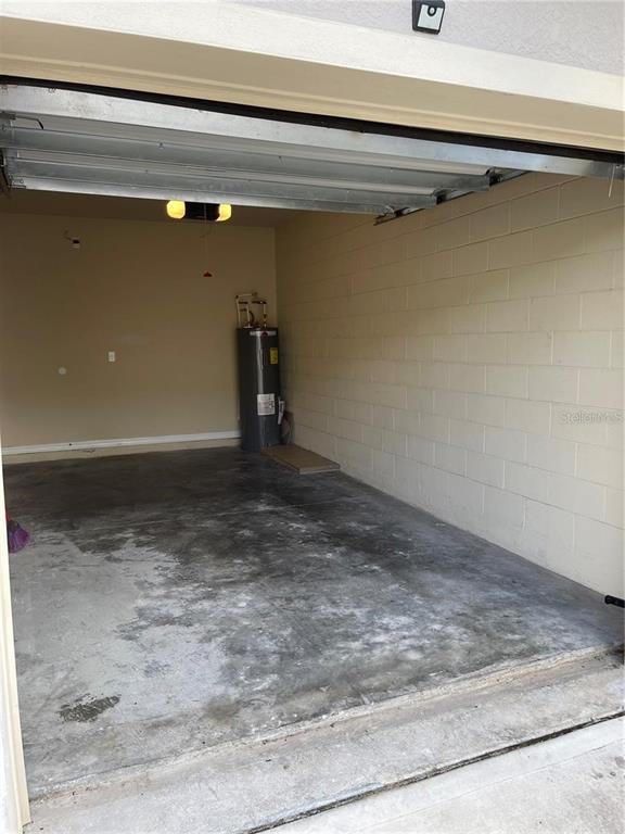 268 Arbor Lakes Drive Davenport, FL 33896 - Photo 20 of 26 a view of a garage