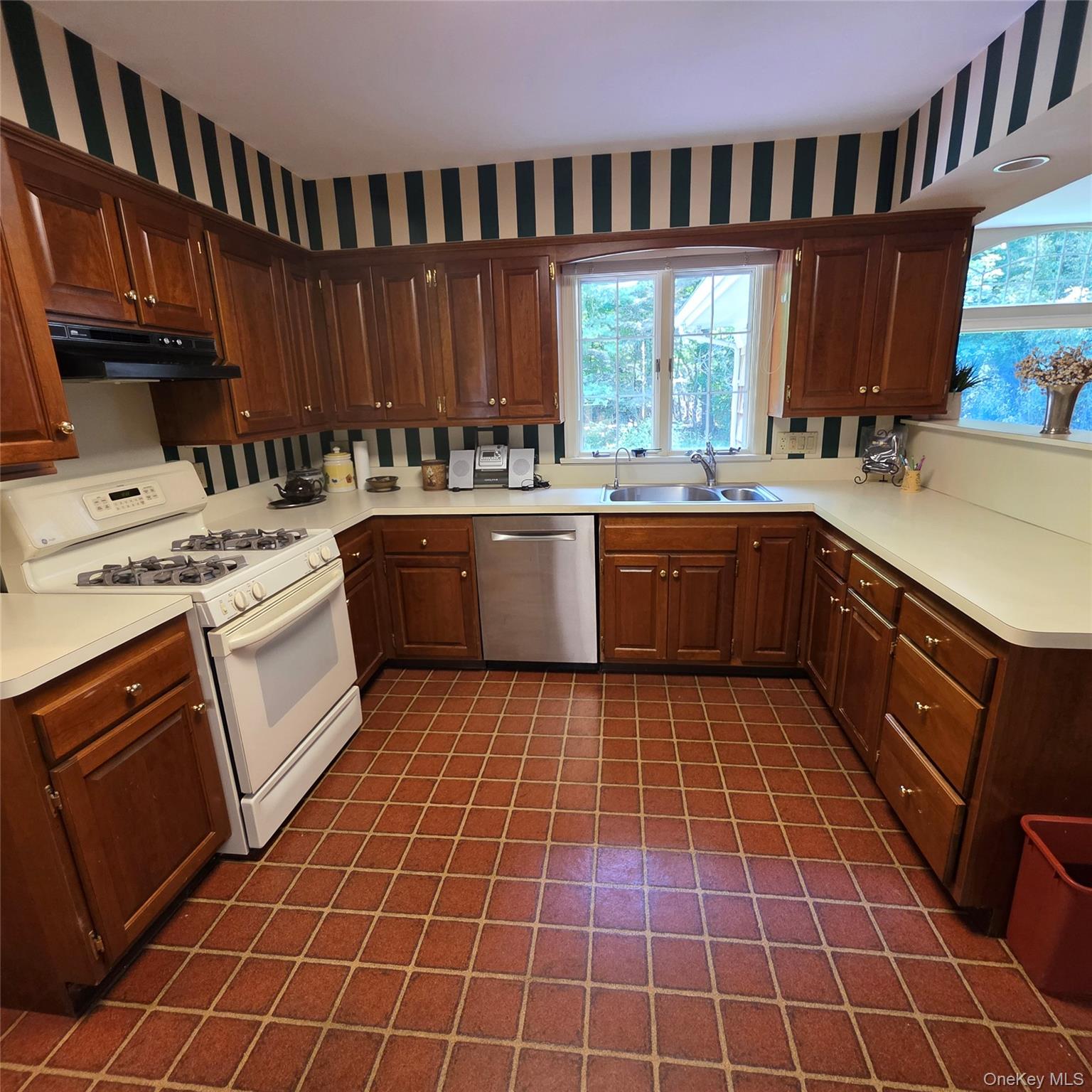 9 Cliff Road Port Jefferson, NY 11777 - Photo 19 of 31 Gallery Image 19