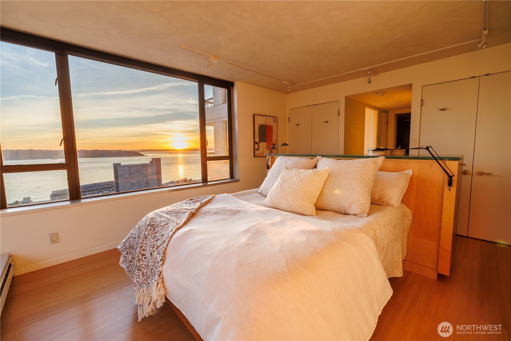 2201 3rd Avenue, Unit 2003 Seattle, WA 98121 - Photo 23 of 40