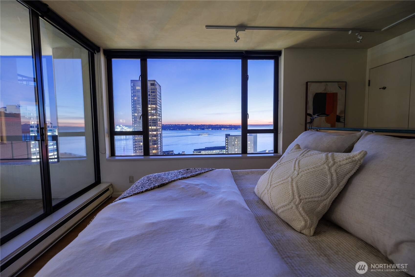 2201 3rd Avenue, Unit 2003 Seattle, WA 98121 - Photo 25 of 40