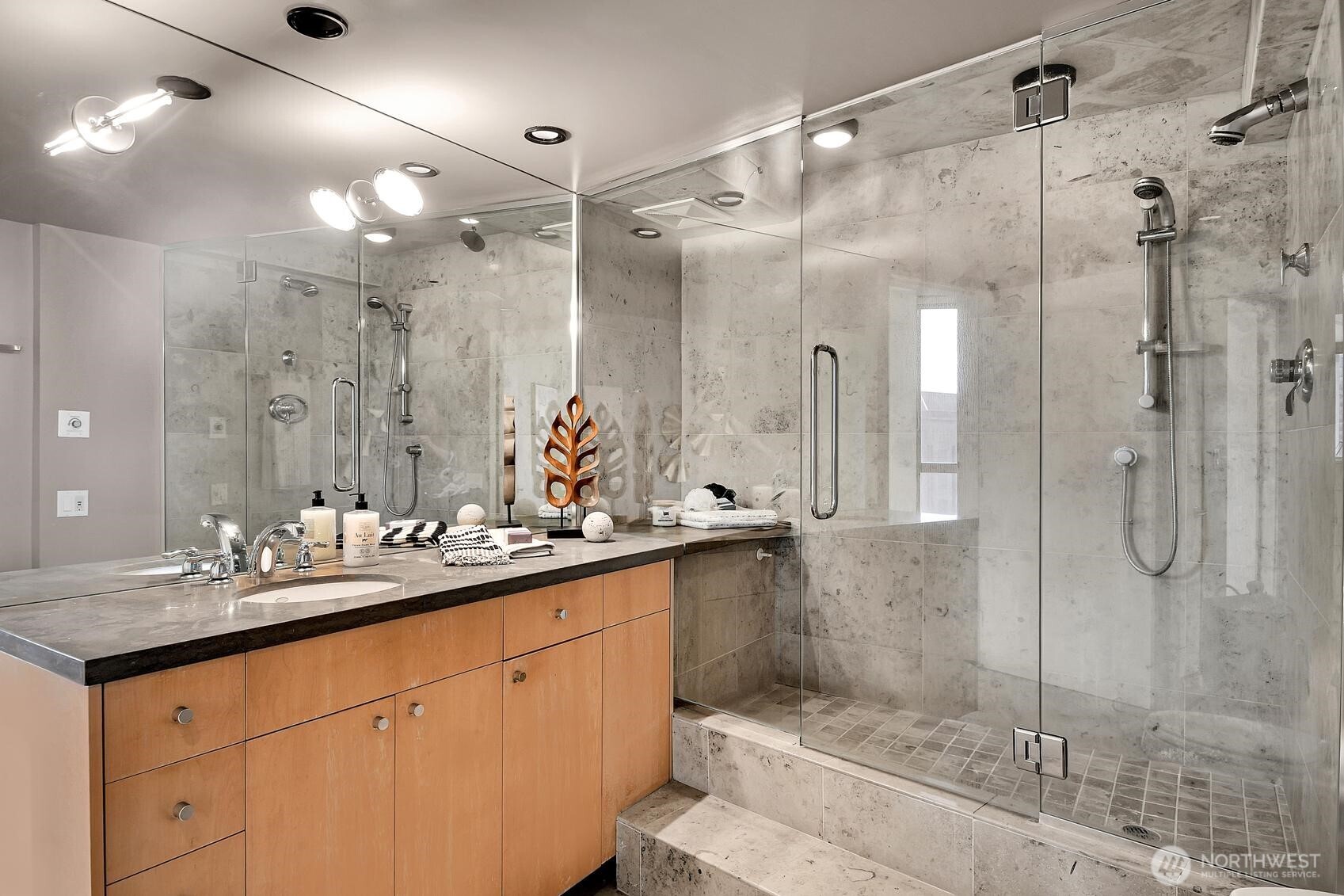 2201 3rd Avenue, Unit 2003 Seattle, WA 98121 - Photo 27 of 40