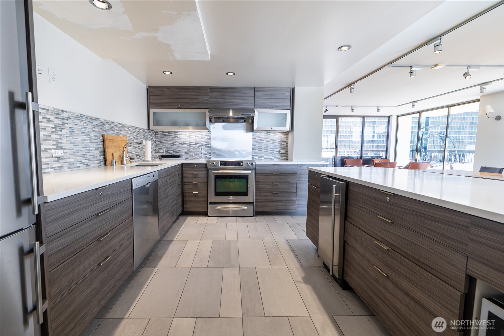 2201 3rd Avenue, Unit 2003 Seattle, WA 98121 - Photo 35 of 40